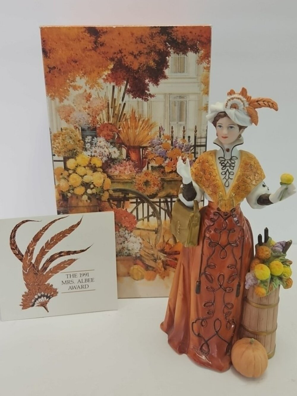 Vtg 1991 Avon Mrs Albee Award Figurine Porcelain W/ Box Lady Harvest Autumn Fall